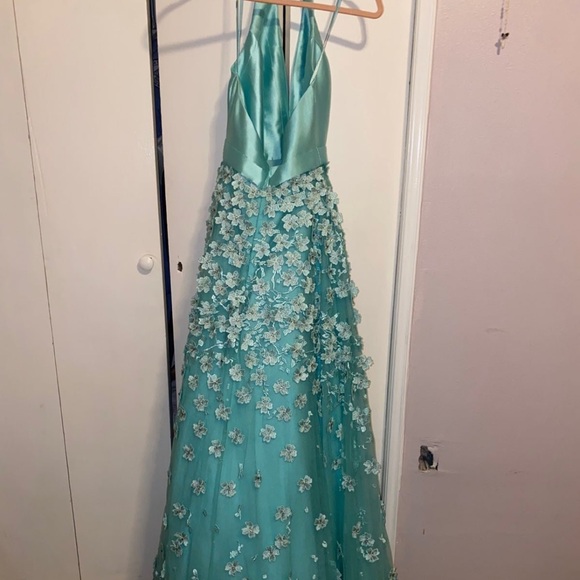 Beautiful Jovani Gown - Picture 3 of 6